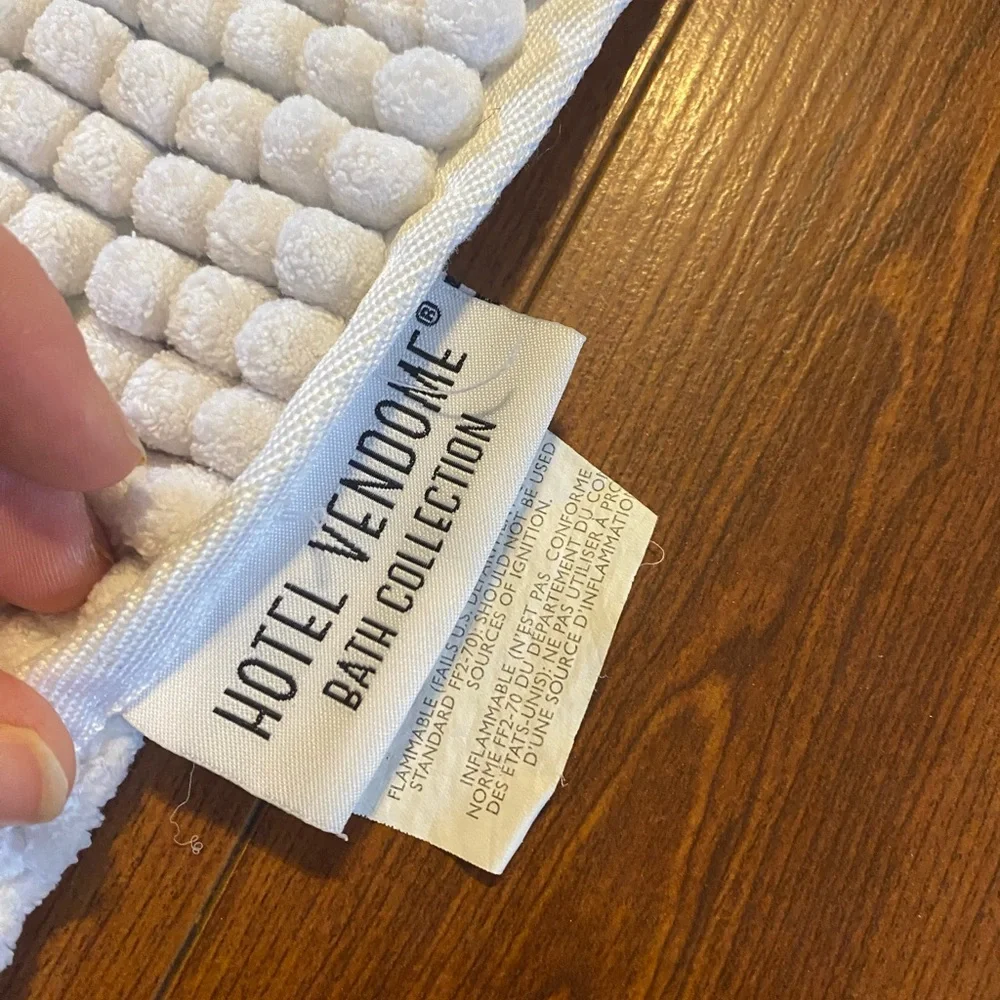Hotel Vendome white bath mat rug